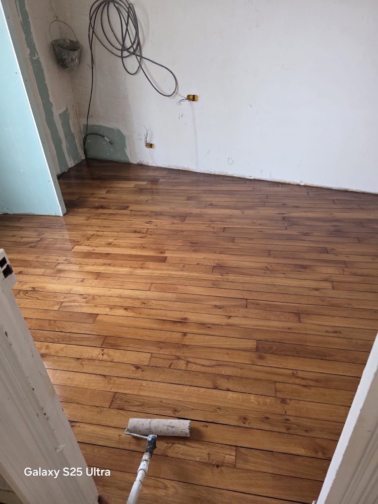 Parquet massif en cours de vitrification